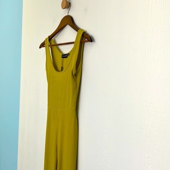 PrettyLittleThing-NWT Shape Dark Lime Ribbed Scoop Neck Sleeveless Jumpsuit SZ 2 - Picture 4 of 9